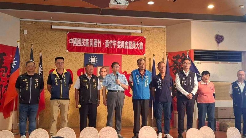 國民黨新竹縣黨部主委楊文科28日（左4）說，黨內提名前可以競爭、表達不同意見，但提名程序完成後就應尊重制度、接受結果，團結支持黨提名的新竹縣長參選人徐欣瑩。（國民黨新竹縣黨部提供）中央社記者郭宣彣傳真　115年9月28日