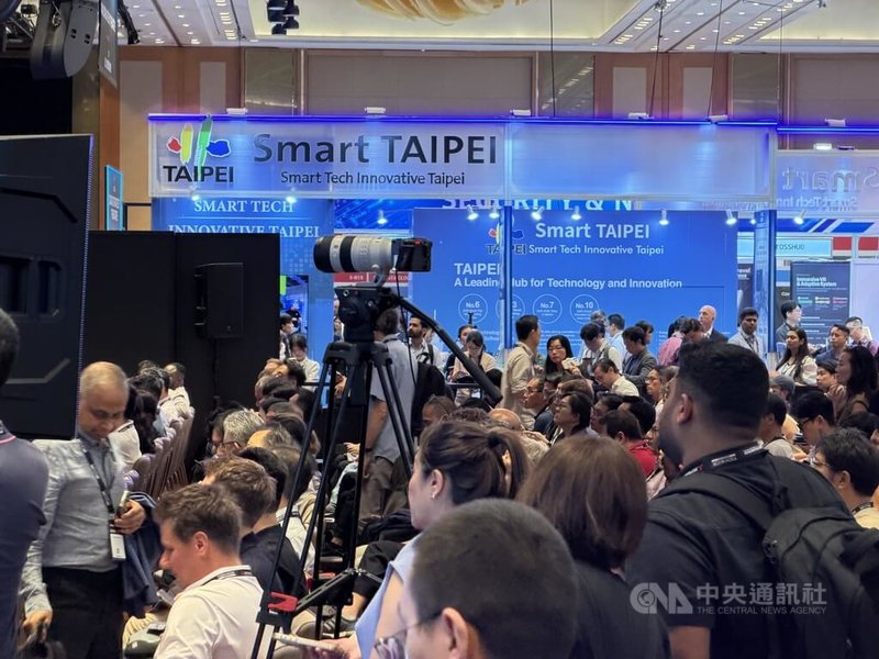 新加坡科技週29日在濱海灣金沙會展中心展開，台北市政府委由中華民國對外貿易發展協會（TAITRA）主辦「台北館」。中央社記者吳昇鴻新加坡攝　115年9月29日
