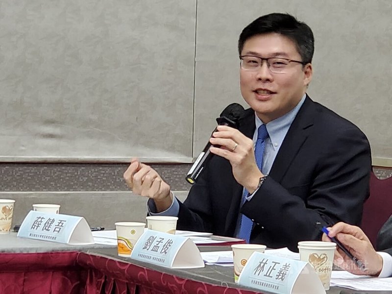 東海大學中國大陸暨區域發展研究中心29日舉辦「2026美中高峰會的國際政治經濟意涵」座談會,政治大學東亞研究所教授薛健吾表示,美中雙方都未放棄以出口管制、實體清單、投資限制、關鍵礦產管制等工具競爭。中央社記者陳鎧妤攝 115年9月29日
