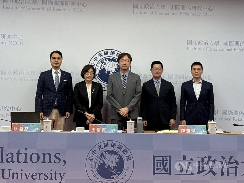 政大國關中心29日舉行「川習二會後的美中台關係」座談會，由左至右分別為淡江大學國際事務與戰略研究所助理教授馬準威、中經院台灣東協研究中心主任徐遵慈、政大國關中心主任王信賢、政大國關中心副主任陳至潔、政大國關中心副研究員曾偉峯。中央社記者廖文綺攝　115年9月29日
