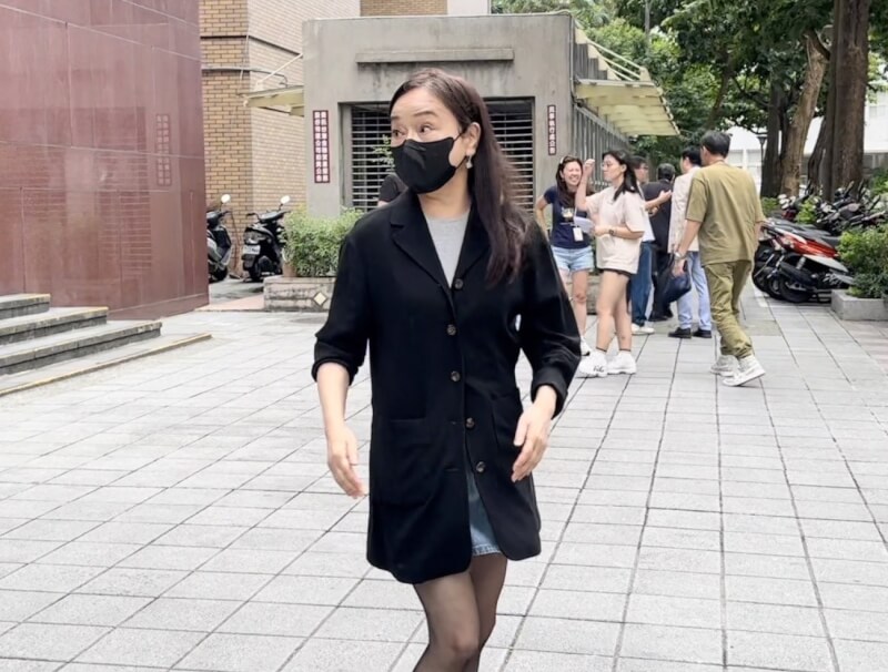媒體人周玉蔻（前）被控不實指摘前中國小姐張淑娟涉緋聞，遭高院判刑9個月，且不得易科罰金。（中央社檔案照片）