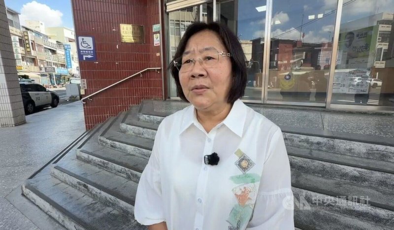 爭取連任的嘉義縣民雄鄉長林于玲（圖）29日至縣警局民雄分局提告民進黨對手陳琮貽謠言惑眾，涉違反公職人員選舉罷免法意圖使人不當選，並強調政府部門招標案一定循正確程序進行。中央社記者蔡智明攝　115年9月29日