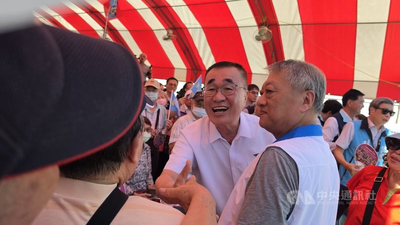 國民黨新北市長參選人李四川（前右2）29日出席「我們都挺李四川！新北勞工後援會」成立大會，儘管天氣炎熱，現場仍湧入數百支持者，場面熱烈。中央社記者王鴻國攝　115年9月29日