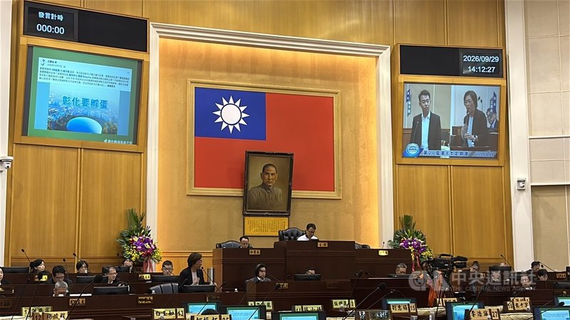 彰化縣議會第20屆第8次定期會29日進行縣政質詢，民進黨縣議員楊子賢詢問縣長王惠美將卸任的感想，王惠美說，堅持做對的事、做應該做的事及做對彰化有利的事，一直是8年來的理念。中央社記者吳哲豪彰化攝　115年9月29日