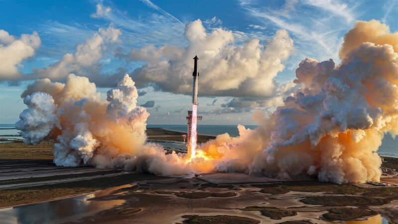 SpaceX的大型火箭28日在美國德州基地升空。(圖取自x.com/SpaceX)