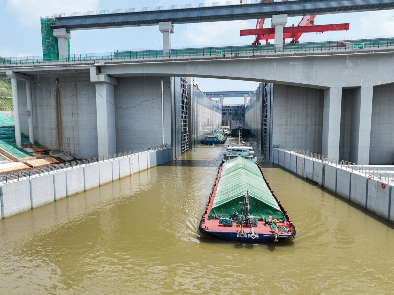 平陸運河8月進行船隻航行測試。（中新社）