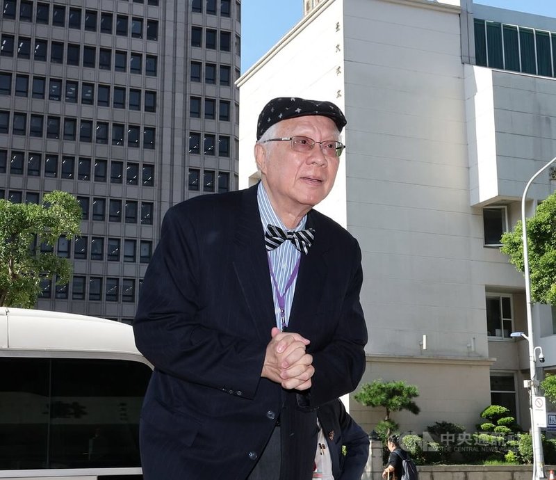 監院人事案29日全遭立法院封殺，院長被提名人陳永興聲明譴責藍白陣營為癱瘓政府運作的不理性杯葛，不僅令人失望，更是封殺了監察院的改革契機。圖為陳永興上午拜會民進黨立院黨團。中央社記者郭日曉攝　115年9月29日