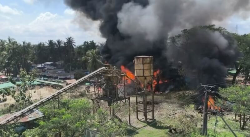 緬甸軍方28日空襲西部若開邦，造成50人死亡。（Social Media/via 路透社）