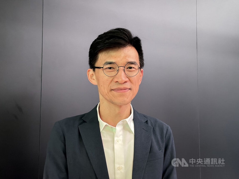 電腦品牌廠宏碁顯示器產品管理處處長王志銘受訪表示，宏碁首度跨足彩色電子紙領域，提供更流暢的畫面滾動效果，定位為專業工作者的第二螢幕。中央社記者吳家豪攝　115年9月30日
