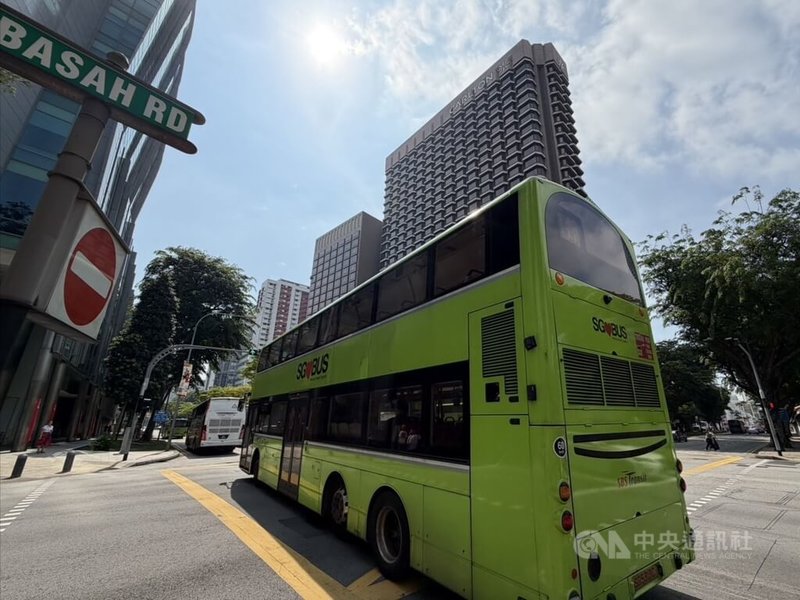 國際能源價格上升，新加坡地鐵和公車車資從12月26日起上調7%，為歷來最大漲幅。中央社記者吳昇鴻新加坡攝　115年9月30日
