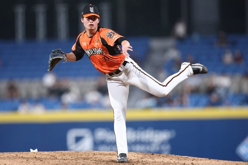 中華職棒統一7-ELEVEn獅隊30日作客新莊棒球場,以4比2擊敗富邦悍將,獅隊投手林詔恩(圖)先發5局掉2分,拿下本季第6勝。(統一獅隊提供)中央社記者蘇志畬傳真 115年9月30日