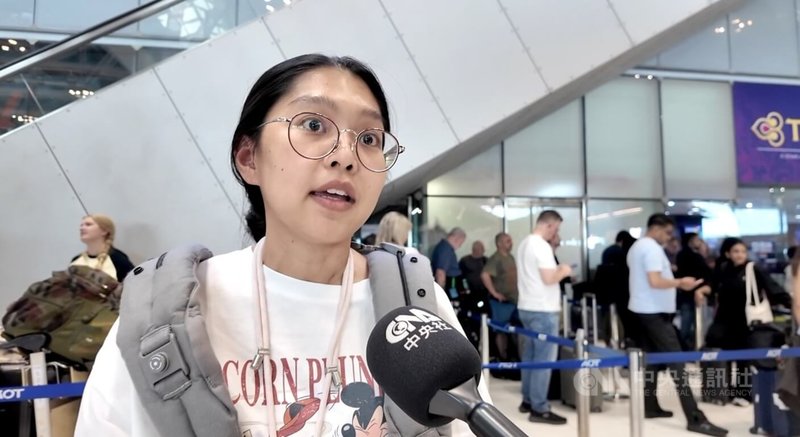泰國洪災造成航班取消及延誤,移居台灣的泰國籍旅客披查雅因航班取消後被迫重新安排行程。中央社記者李宗憲曼谷攝 115年9月30日