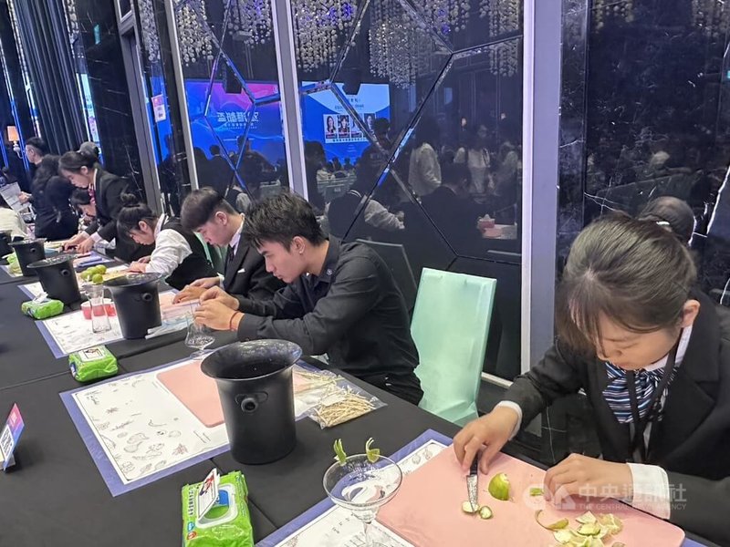 第12屆港都盃海洋永續餐飲創意大賽1日在高雄登場，活動吸引超過300名選手同台秀手藝。中央社記者林巧璉攝　115年10月1日