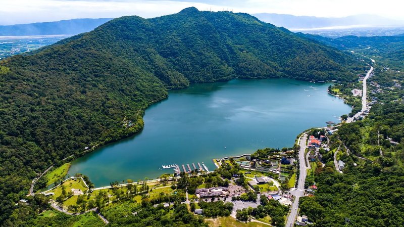 花東縱谷國家風景管理處1日進行花蓮鯉魚潭風景區觀光旅館BOT案第7次公告招商，歡迎民間優質機構參與，攜手共創政府、民間與地方社會3贏局面。（花東縱谷國家風景管理處提供）中央社記者盧太城傳真　115年10月1日