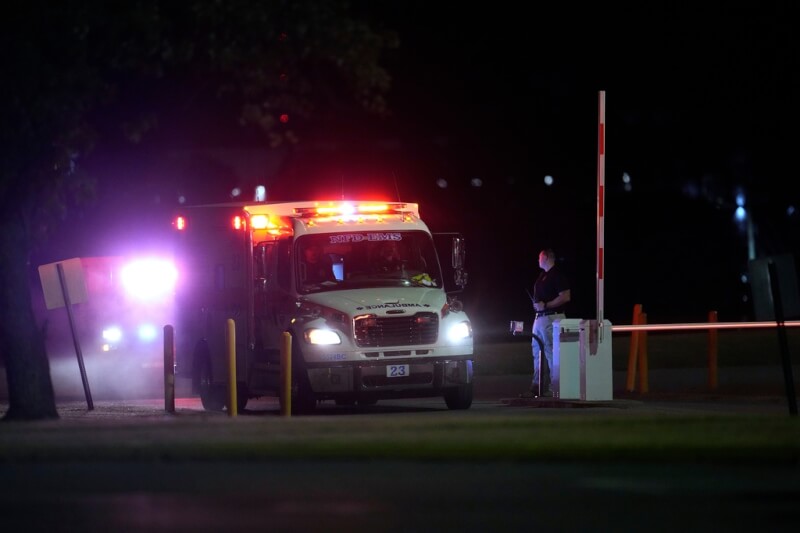 美國田納西州女囚派克死刑被中止後，救護車抵達監獄。（美聯社）