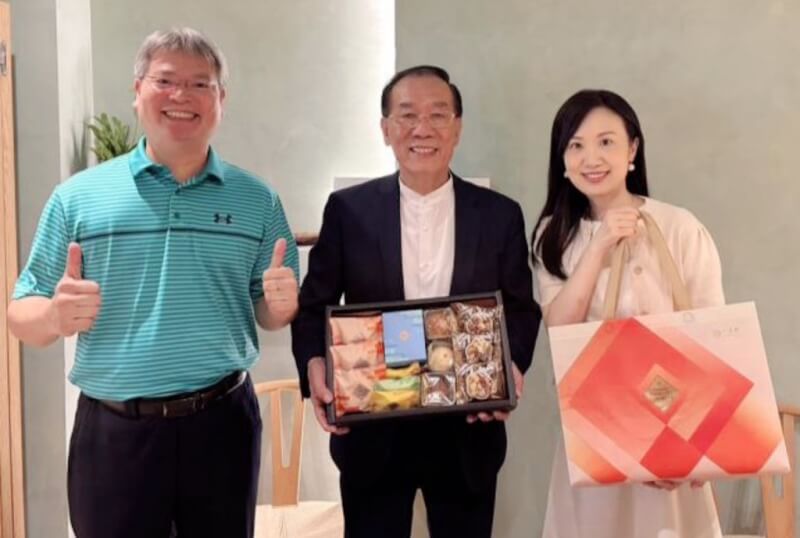 當低碳不只是理念，一之軒永續長廖珮綺(右一)用「好吃」推動植物系飲食。