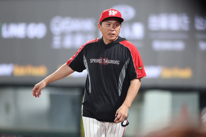 中華職棒味全龍隊率先取得2026台灣大賽門票，面對剩餘例行賽仍會全力應戰，總教練葉君璋（圖）2日受訪時認為，這對其他仍在競爭季後賽的隊伍較公平。（味全龍隊提供）中央社記者蘇志畬傳真　115年10月2日