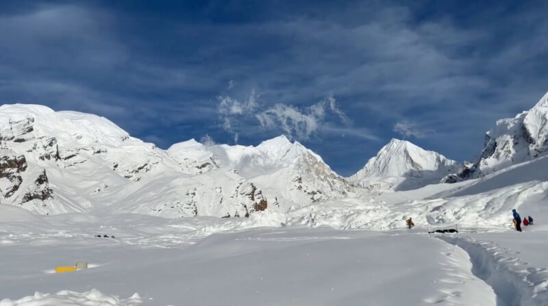尼泊爾北部希姆隆峰登山基地營9月27日雪崩造成至少15人罹難，仍有1人下落不明。（路透社）