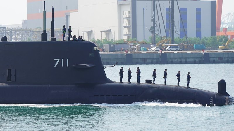 潛艦國造原型艦海鯤號2日上午出海測試，專家表示，海鯤號目前已進入出海測試後段，未來幾週可能增加測試頻率，完成交艦前相關準備。中央社記者董俊志攝　115年10月2日