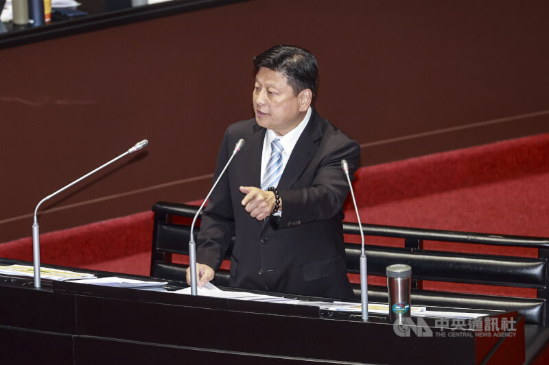 國民黨立法院黨團提案，普發現金加碼至2萬元。行政院長卓榮泰2日表示，增加普發現金金額，勢必要舉債。圖為國民黨團總召傅崐萁。（中央社檔案照片）