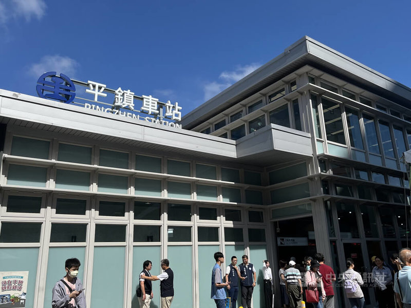 台鐵平鎮臨時站位於台鐵中壢站與埔心站之間，在桃園鐵路地下化完成前先行提供地方運輸服務。中央社記者葉臻攝 115年10月3日
