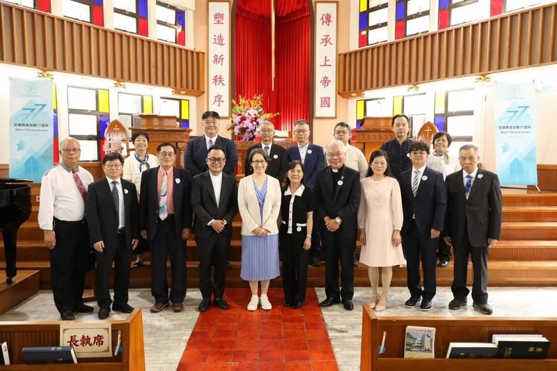 基隆市議長童子瑋（前左4）4日邀請副總統蕭美琴（前左5）一同出席「安樂教會設教77週年聯合感恩禮拜」。（童子瑋辦公室提供）中央社記者王朝鈺傳真　115年10月4日
