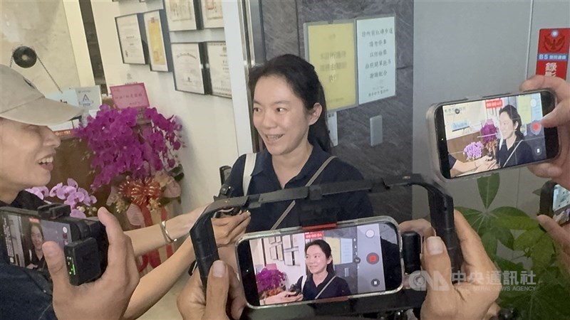 前總統陳水扁的女兒陳幸妤8月在自己經營的診所前受訪。（中央社檔案照片）