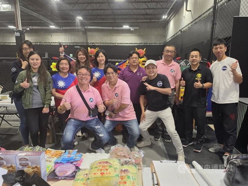 匹克球運動在台灣和溫哥華都非常熱門。大溫哥華台灣菁英協會舉辦「國慶盃匹克球賽」，眾人同樂。中央社記者程愛芬溫哥華攝　115年10月5日