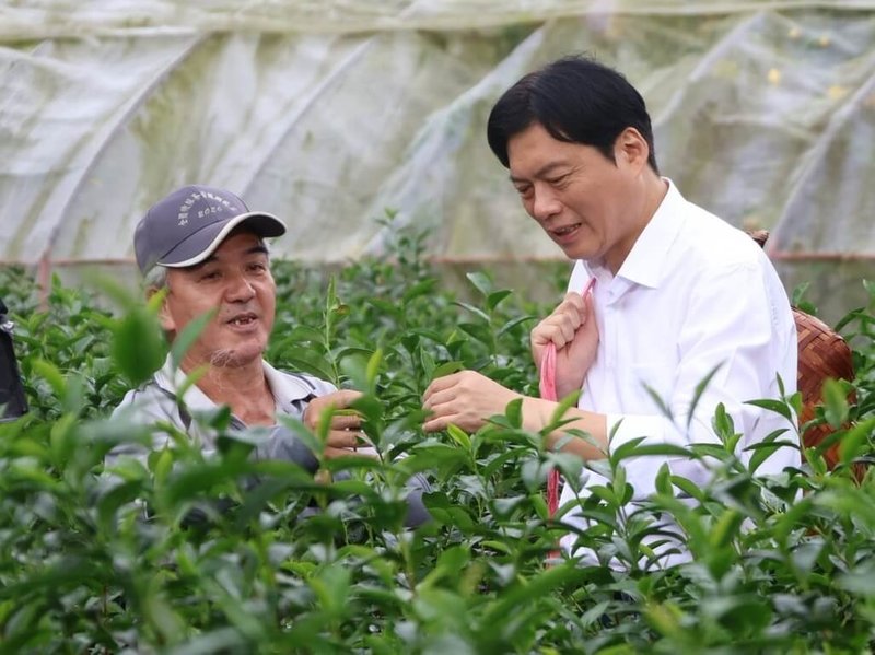 民進黨宜蘭縣長參選人林國漳（右）5日公布競選形象影片「宜蘭的窗」，片中5道窗戶分別是宜蘭之窗、產業之窗、青年之窗、育兒之窗、幸福之窗，分別對應林國漳競選政策主軸。（林國漳競選辦公室提供）中央社記者沈如峰宜蘭縣傳真　115年10月5日