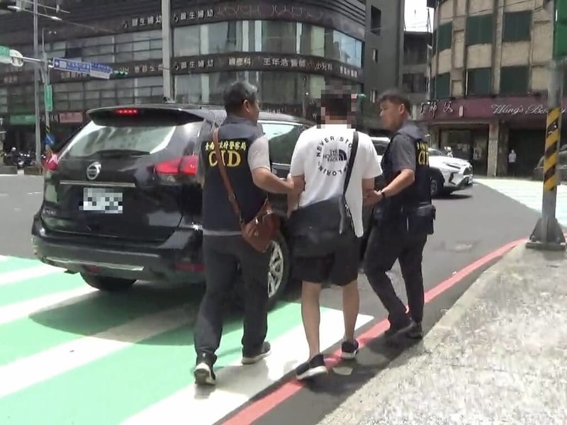 台南市警局6日宣布破獲跨國洗錢集團，逮捕以黑幫堂主為首等36人；這個集團1年來透過29家空殼公司洗錢到境外達4億2000萬元。（台南市警局提供）中央社記者張榮祥台南傳真 115年10月6日