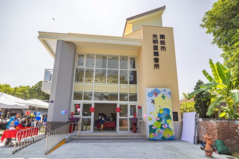 南投縣南投市光明里集會所拆除重建6日啟用，新集會所設電梯方便長者上下樓，未來將兼具里民集會、長者共餐、節慶聚會與多元課程功能。（南投縣政府提供）中央社記者蕭博陽南投縣傳真　115年10月6日