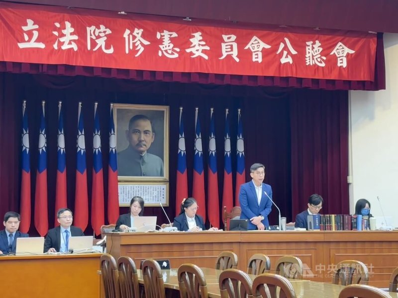 立法院修憲委員會7日召開公聽會，討論立委提案將全民投票複決改為「選舉人團」，學者認為該設計雖能降低技術性障礙，但在制度設計及直接民主等問題仍需評估。 中央社記者許維庭攝　115年10月7日