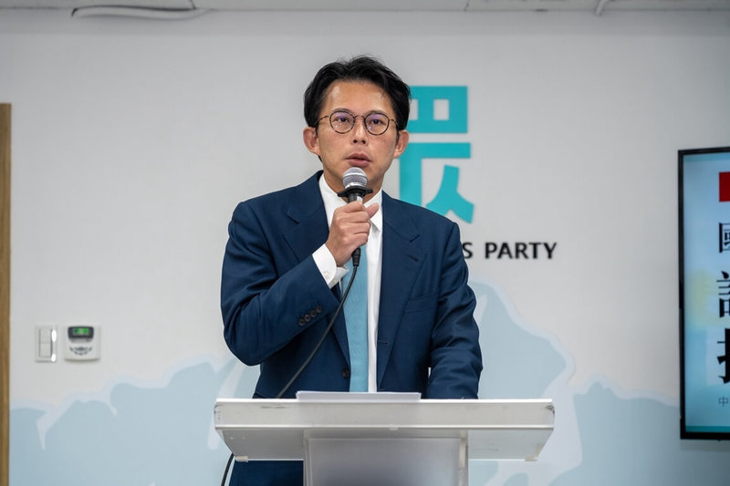 民眾黨7日召開記者會指出，台灣面臨貧富差距加劇、社宅數量不足等問題，並向總統賴清德提出建言。（台灣民眾黨提供）中央社記者許維庭傳真　115年10月7日