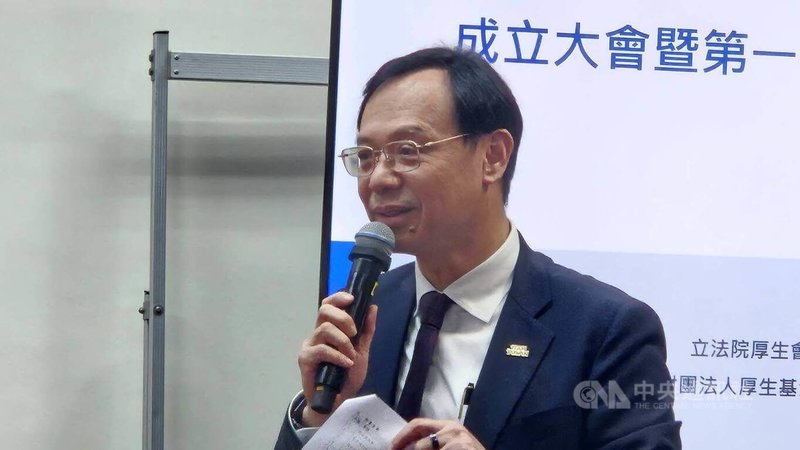 衛生福利部長石崇良7日出席立法院厚生會今天「中醫國家隊－中醫國家政策推動委員會」成立記者會表示，中醫藥發展計劃將於明年將開始第二期，5年計畫共框列新台幣77億元預算。中央社記者曾以寧攝　115年10月7日