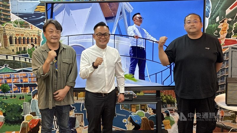 民進黨基隆市長參選人童子瑋（中）7日舉行記者會，發表第2首競選主題曲「基隆微笑」。童子瑋說，他最大的期待，就是每個在基隆長大的孩子，都能很驕傲地說出「我來自基隆」。中央社記者王朝鈺攝　115年10月7日
