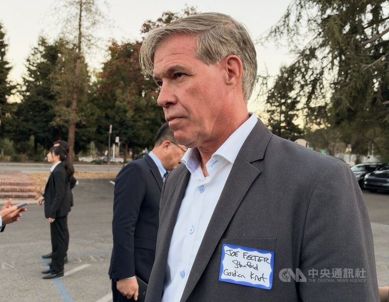 史丹佛大學戈爾迪結國安創新中心主任費爾特於Stanford DEFCON VIP晚宴接待前總統蔡英文。中央社記者張欣瑜舊金山攝　115年10月7日