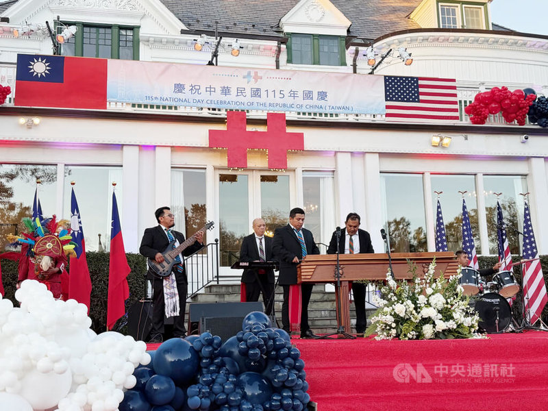 駐美代表處7日舉行雙十國慶酒會，表演活動包括瓜地馬拉馬林巴琴演奏。中央社記者侯姿瑩華盛頓攝　115年10月8日