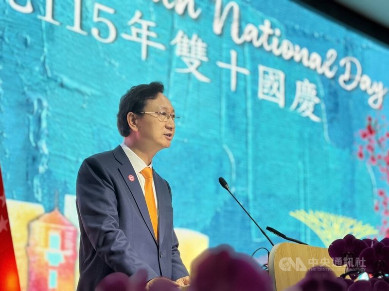 慶祝雙十國慶，駐新加坡代表處8日舉辦酒會，駐新加坡代表童振源致詞。中央社記者吳昇鴻新加坡攝　115年10月8日