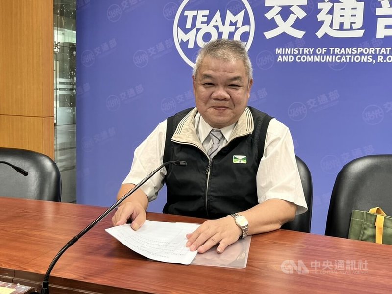 國慶連假將登場，交通部高速公路局副局長彭煥儒8日呼籲用路人避免疲勞駕駛，開車時若感疲累，可適時進入國道服務區休息，以確保行車安全。中央社記者黃巧雯攝　115年10月8日