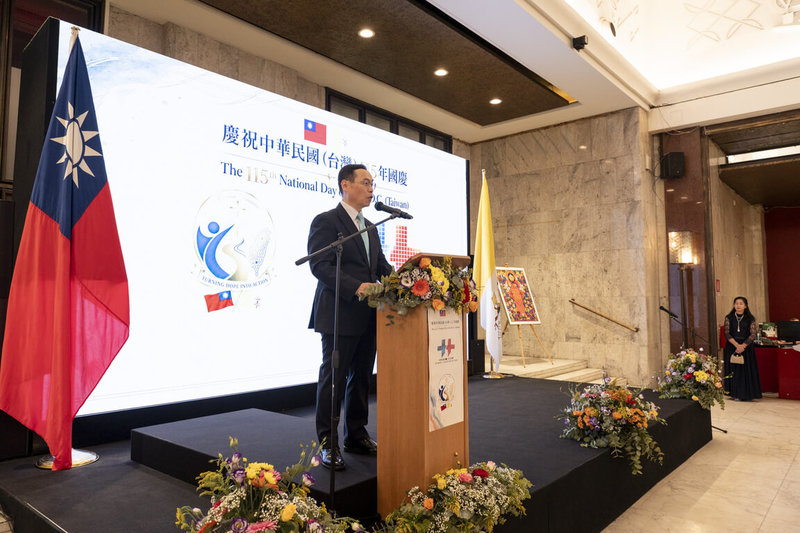 駐教廷大使賀忠義主持國慶酒會，強調此次國慶酒會所傳達的核心精神，正是從雙方400年共同歷史出發，以共同價值相連，並以具體合作迎向共同未來。（駐教廷大使館提供）中央社記者黃雅詩羅馬傳真　115年10月8日