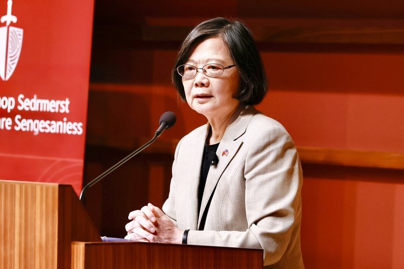 前總統蔡英文8日出席「Stanford DEFCON 2026科技與國家安全研討會」，以「共同構建安全：台灣在全球穩定中的角色」為題發表演說。（蔡英文辦公室提供）中央社記者葉素萍傳真　115年10月8日
