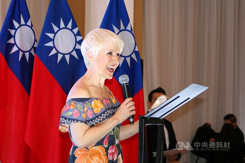 有「台灣媳婦」之稱的聖保羅州議員達瑪瑞斯代表州議會向中華民國115年國慶表達祝賀，並感謝台灣社群長期對聖保羅州的貢獻與支持。中央社記者唐雅陵聖保羅攝　115年10月8日