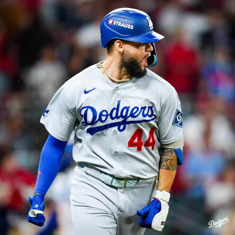 MLB道奇7日對上勇士隊，道奇隊佩吉在第7局滿壘二出局滿球數的對決中，擊出致勝安打拿下關鍵2分。（圖取自x.com/Dodgers）