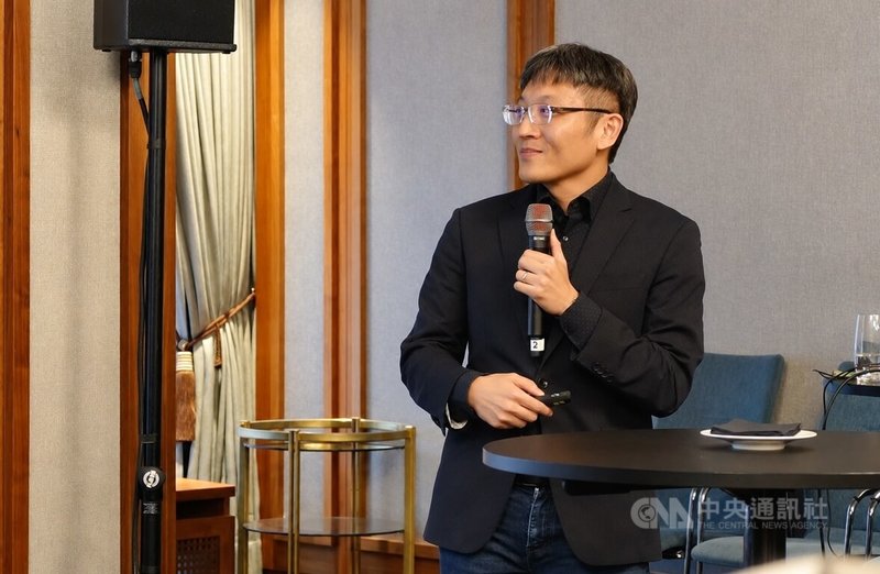 光磊國際版權創辦人譚光磊8日在法蘭克福書展「台灣文學之夜」,分享台灣文學走向國際商業出版市場的歷程。中央社記者林尚縈法蘭克福攝 115年10月10日