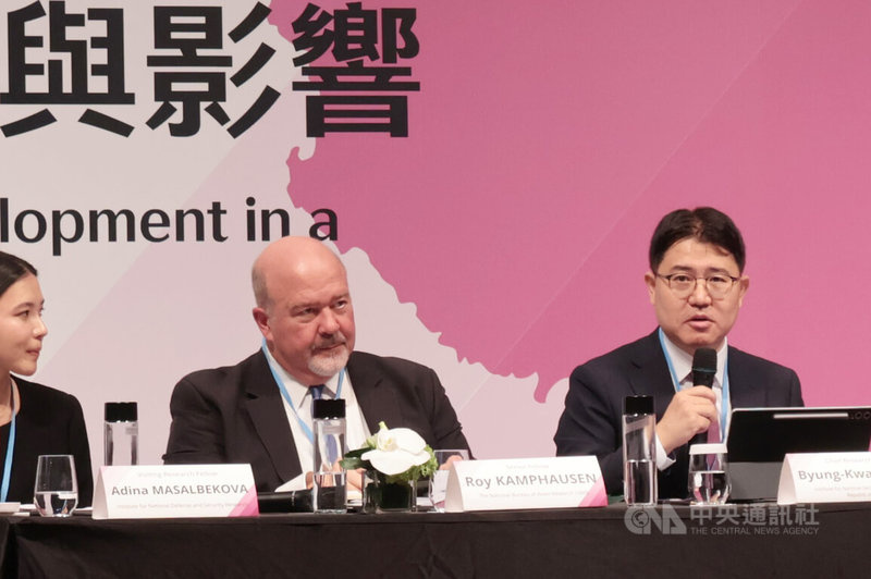 「國際政經變局下的中國大陸發展趨勢與影響」國際研討會20日在台北遠東香格里拉飯店召開，韓國國家安保戰略研究院首席研究員朴炳光（Byung-Kwang PARK）（右）出席。中央社記者李雅雯攝　115年10月20日