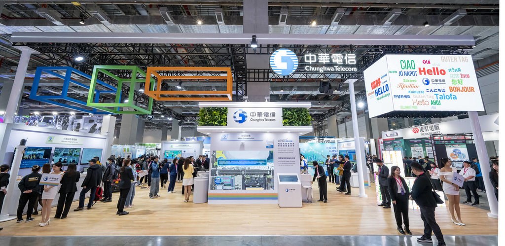 2025年智慧城市展登場,中華電信拓展創新科技的應用服務,今年以「數位韌性、智慧驅動、永續未來」為主題,展示智慧交通、AI應用、網路韌性及智慧城市4大領域共計16個展項。(中華電提供)