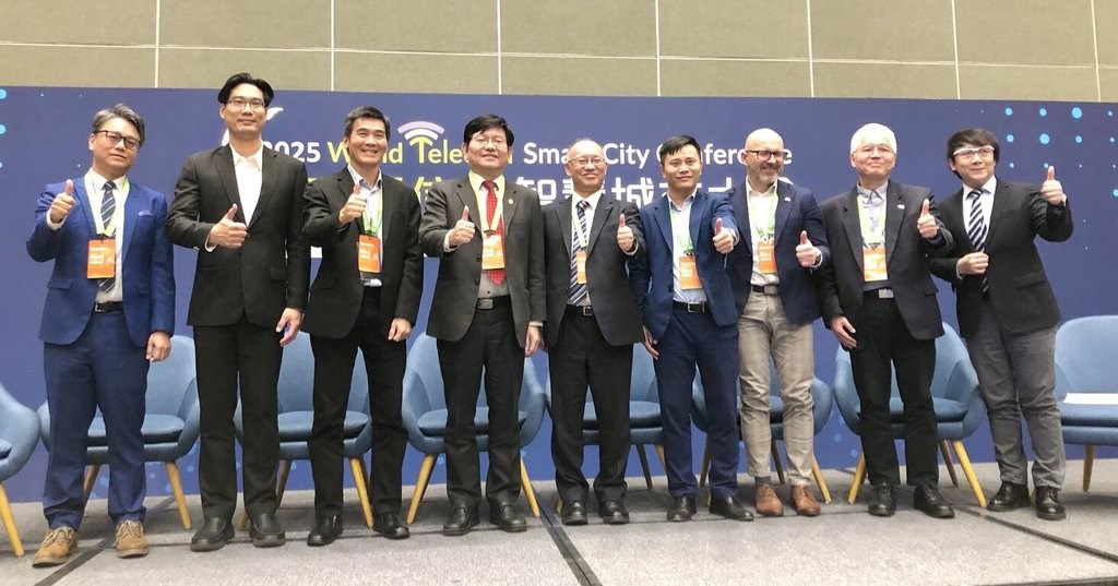 全球電信商大會論壇21日登場,由中華電信協同台北市電腦公會,邀請來自日本NTT、新加坡Singtel、泰國National Telecom、越南FPT及台達電等講者交流。(中華電提供)