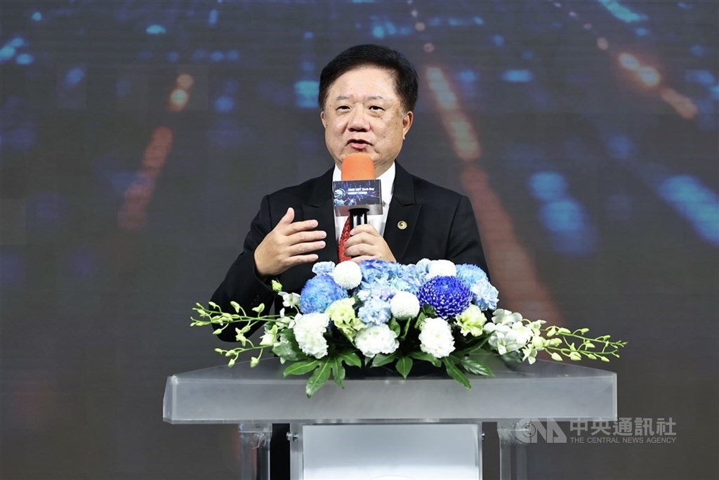 針對新台幣急升,中華電信董事長簡志誠表示,新台幣升值對中華電沒有影響。