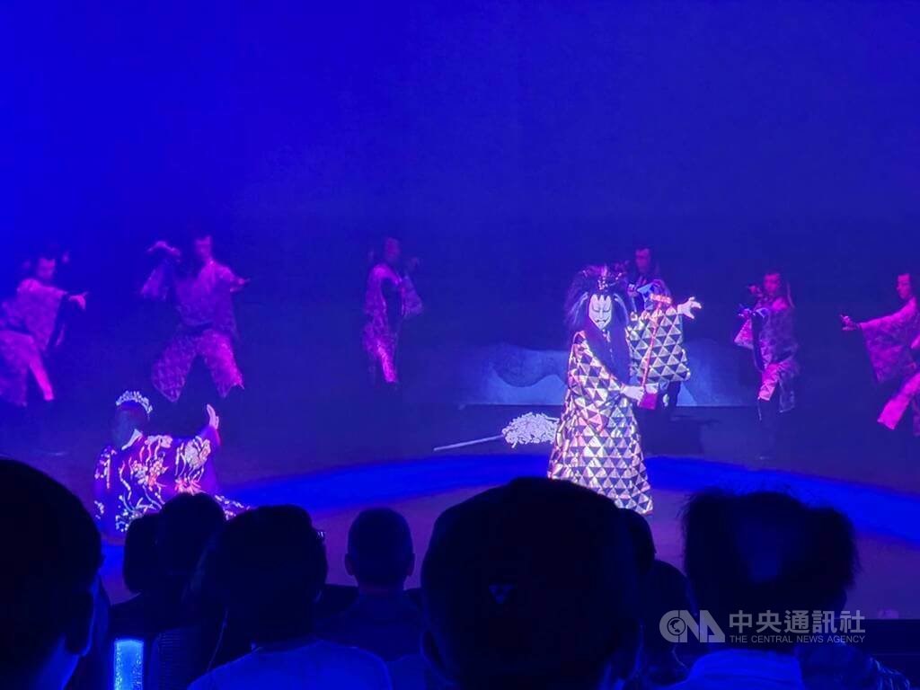 中華電信與NTT以萬博規格創造演出環境,透過IOWN全光網路將大阪演出的「超歌舞伎 Powered by IOWN『今昔饗宴千本櫻 萬博版』」於台北即時呈現。