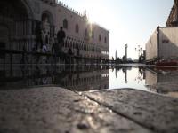 海潮人潮兇  威尼斯自救